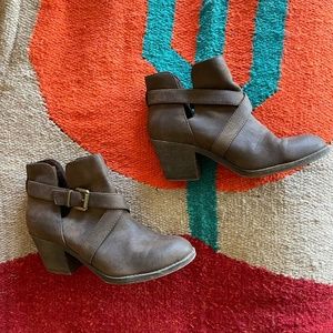 7.5 brown leather booties